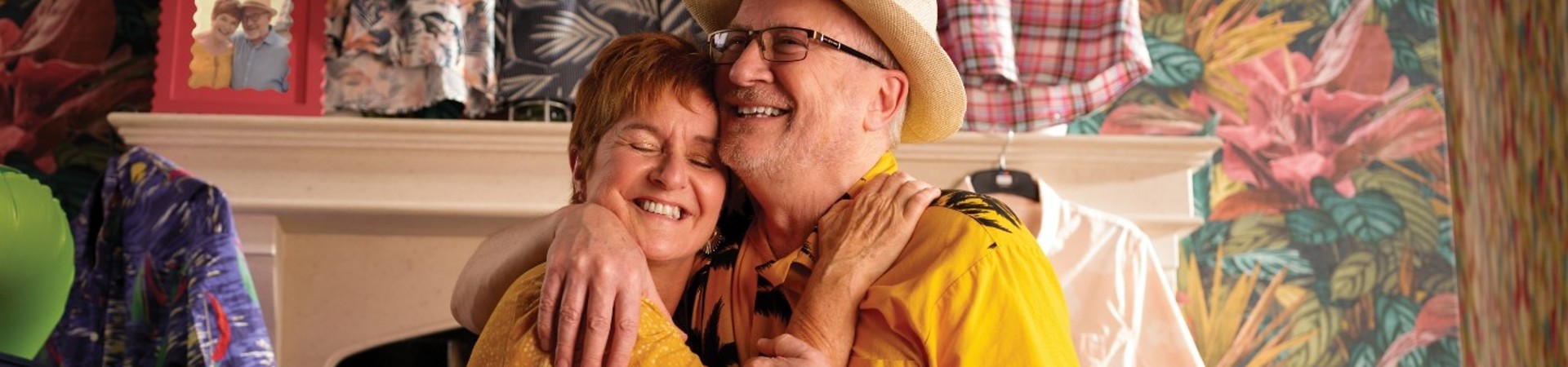Banner Image 1400 X 600 Savings Couple Holiday